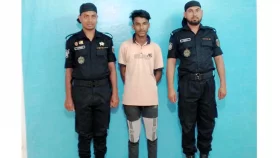ট্রেনের ২২ অগ্রিম টিকিটসহ যুবক ধরা