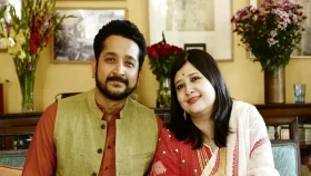 ঢাকায় ইফতারিতে মুগ্ধ পরমব্রত ও পিয়া