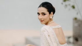 সিঙ্গাপুরে উড়াল দিলেন মিম