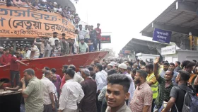 সদরঘাটে সেই চিরচেনা ভিড়