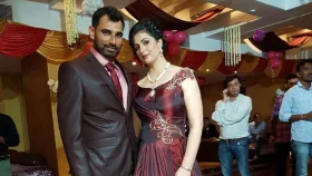 ক্রাচ নিয়ে মাঠে শামি, খোঁচা দিলেন হাসিন