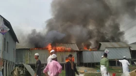 ঈদের দিন সকালে শরীয়তপুরে অগ্নিকাণ্ডে ৩০ দোকান পুড়ে ছাই