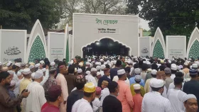 জাতীয় ঈদগাহে ঈদের প্রথম জামাতে মুসল্লিদের ঢল