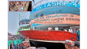 সদরঘাটে লঞ্চের দড়ি ছিঁড়ে ৫ জনের মৃত্যু