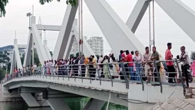 ঈদের ছুটিতে বিনোদন কেন্দ্রে উপচে পড়া ভিড়