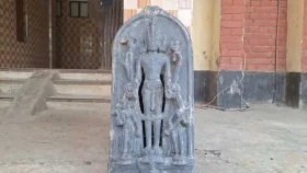 মাঠের মধ্যে পড়েছিল ১৫ কোটি টাকা মূল্যের বিষ্ণু মূর্তি