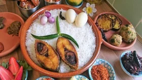 নববর্ষে যেভাবে এলো পান্তা-ইলিশ