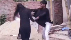 জানা গেল রাস্তায় তরুণ-তরুণীর মারামারির কারণ