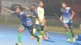 ঊষাকে হারিয়ে শিরোপার দৌড়ে রইল আবাহনী