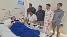 বিএনপি নেতা কাকনকে দেখতে হাসপাতালে আবদুস সালাম