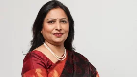 ডাক্তারি ছেড়ে তিনি এখন ৮৩২৭ কোটির মালিক!