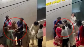 গুলশানে বারের সামনে চুলোচুলি করা সেই ৩ নারী গ্রেপ্তার
