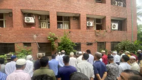 মৃত্যুর খবর ছাড়া কেউ আসে না বাবা-মাকে দেখতে