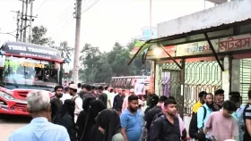 বাস-সিএনজি চালকদের কাছে জিম্মি যাত্রীরা
