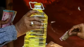 বোতলের দাম বাড়ল, কমল খোলা সয়াবিনের
