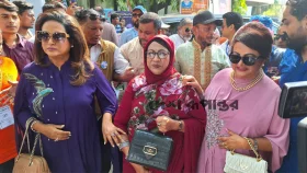 ভোট দিতে একসঙ্গে ঢালিউডের &lsquo;তিন কন্যা&rsquo;, জানালেন প্রত্যাশা