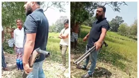 শটগান নিয়ে জমি মাপায় বাধা স্বেচ্ছাসেবক লীগ নেতার