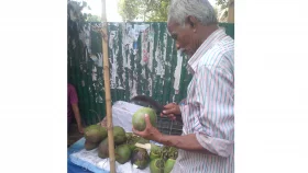 ডাবের দামে আগুন: যা খাওয়ার পরামর্শ দিলেন ডাক্তার