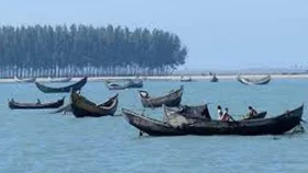নাফ নদীতে ট্রলারসহ বাংলাদেশি ৪ জেলেকে অপহরণ করল আরাকান আর্মি