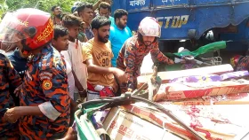 ট্রাকের পেছনে অটোরিকশার ধাক্কা, চালক নিহত