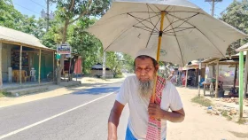 &lsquo;গরমের ঠ্যালায় কইলজা ফাটি যায় বাহে&rsquo;