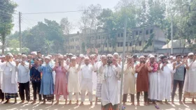 জামালপুরে বৃষ্টি প্রার্থনায় ইসতিসকার নামাজ আদায়