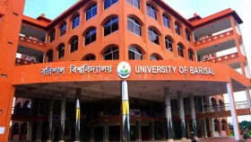 বরিশাল বিশ্ববিদ্যালয়ে এক কর্মকর্তাকে কর্মচারীর জুতাপেটা