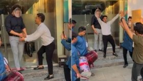 চাকরি ছেড়ে বসের সামনে ঢোল বাজিয়ে যুবকের নাচ
