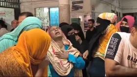 অটোরিকশার ধাক্কায় মায়ের কোল থেকে ছিটকে শিশুর মৃত্যু