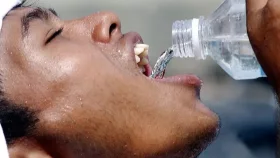 প্রচণ্ড গরমে কী হয় মানুষের শরীরে?