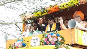 তীব্র গরমে ভোটের মাঠে মিঠুন