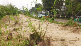 ৩ মাস ধরে বন্ধ মনু নদীর প্রতিরক্ষা বাঁধ নির্মাণ, বন্যার শঙ্কা