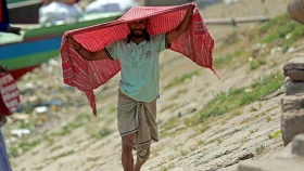 ৭ জেলায় বইছে অতি, ১২টিতে তীব্র তাপপ্রবাহ