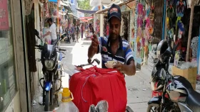 গরমে চাহিদা বেড়েছে পাথর আলীর চাচার কুলফি