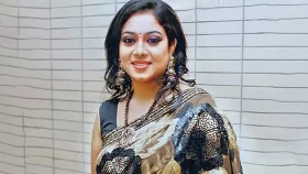দেশের নিয়মিত খবর রাখছেন শাবনূর