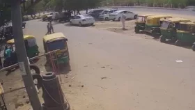 ১৫ বছরের কিশোরকে তুলে নিয়ে গেলেন নারী