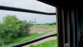 চলন্ত ট্রেনে স্ত্রীকে তালাক দিয়ে উধাও স্বামী!