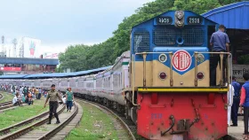 কাল থেকে ট্রেনে বাড়তি ভাড়া, কোন রুটে কত