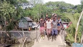 সুন্দরবনে আগুন, ভাটার কারণে পানির সংকট বাড়তে পারে