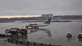 বৈরী আবাহাওয়া: চট্টগ্রামের ফ্লাইট নামল কক্সবাজারে