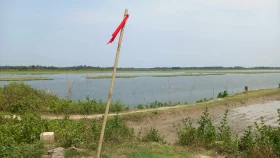 যুবলীগ নেতার অবৈধ বালুমহালে প্রশাসনের লাল পতাকা