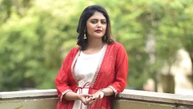গাছের ডাল ভেঙে পড়ল, বাঁচলেন অভিনেত্রী