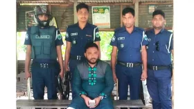 টাকা দিয়ে ভোট কেনার সময় ইউপি চেয়ারম্যান আটক