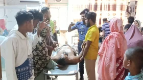 মাদারীপুরে দু&rsquo;পক্ষের সংঘর্ষ-ককটেল বিস্ফোরণ, আহত ১০