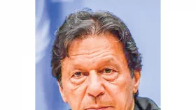 ক্ষমা চাইবেন না ইমরান খান, চাপে তার সমর্থকরা