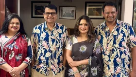 একফ্রেমে ধরা দিলেন চিত্রনায়ক আলমগীর ও তিন সন্তান