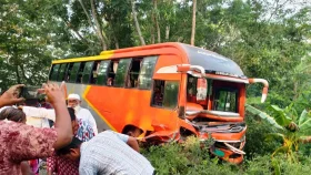 মুকসুদপুরে বাসচাপায় প্রাইভেট কার আরোহী নিহত
