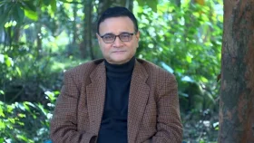 মুক্তিযোদ্ধাদের চিকিৎসায় কোনো ফি নেন না ডা. এজাজ