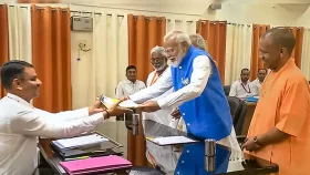 তৃতীয় মেয়াদে প্রধানমন্ত্রীর দৌড়ে মোদি, জমা দিলেন মনোনয়ন