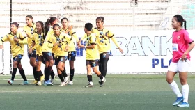 প্রীতির জোড়ায় মাটিতে সাবিনারা